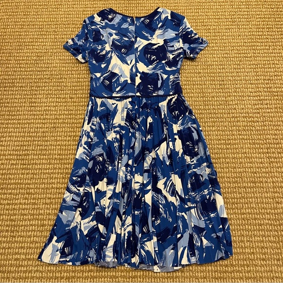 Maggy London Blue & White Abstract print pleated dress 2 - Picture 6 of 6
